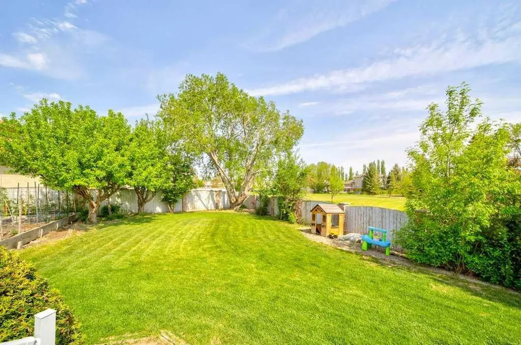 27 Niska Place W Lethbridge AB T1K 6G9