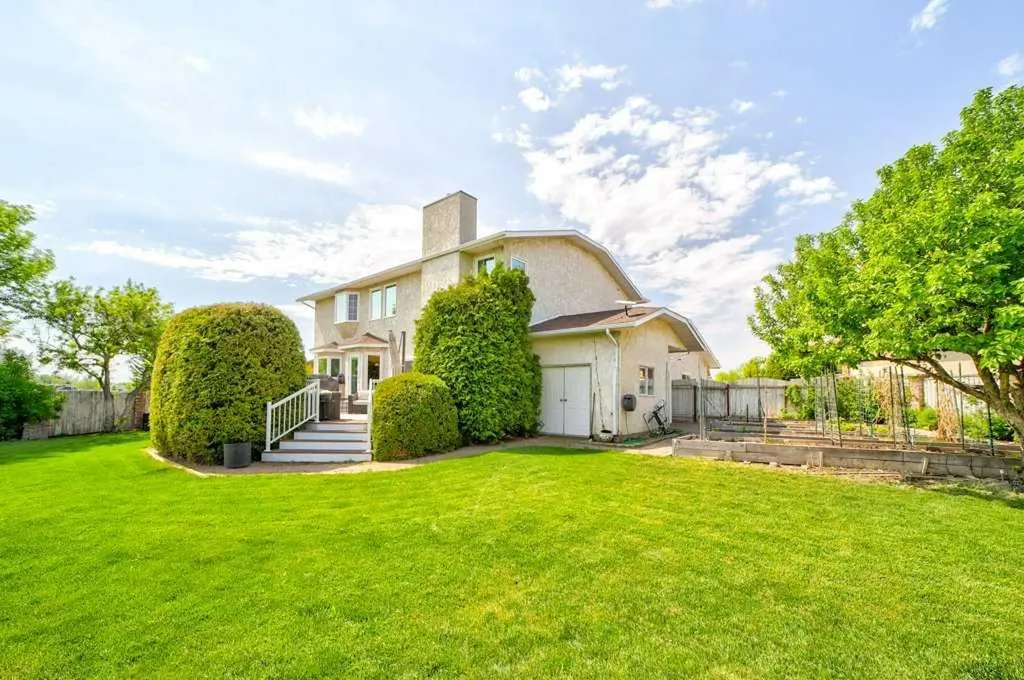 27 Niska Place W Lethbridge AB T1K 6G9