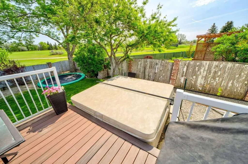 27 Niska Place W Lethbridge AB T1K 6G9