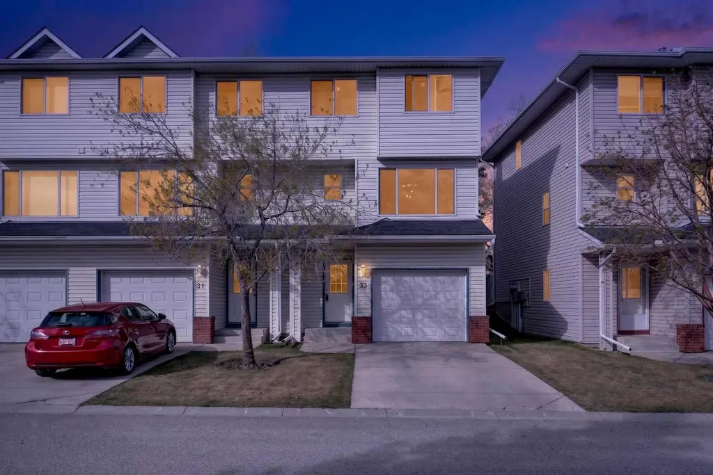 33 Harvest Oak Circle NE Calgary AB T3K 4S6