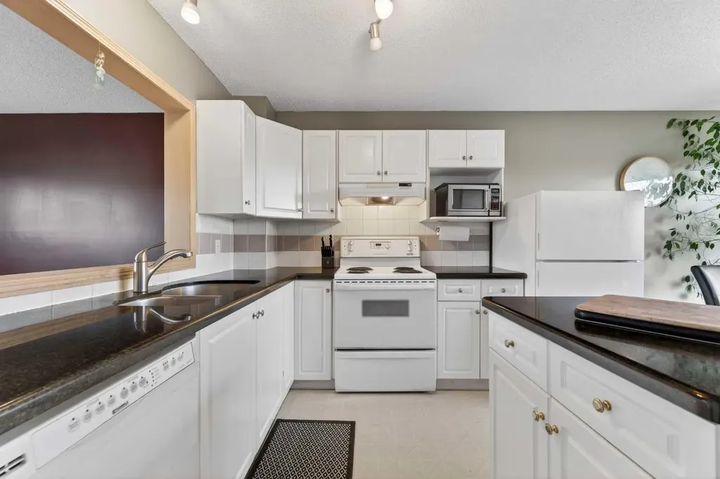 33 Harvest Oak Circle NE Calgary AB T3K 4S6