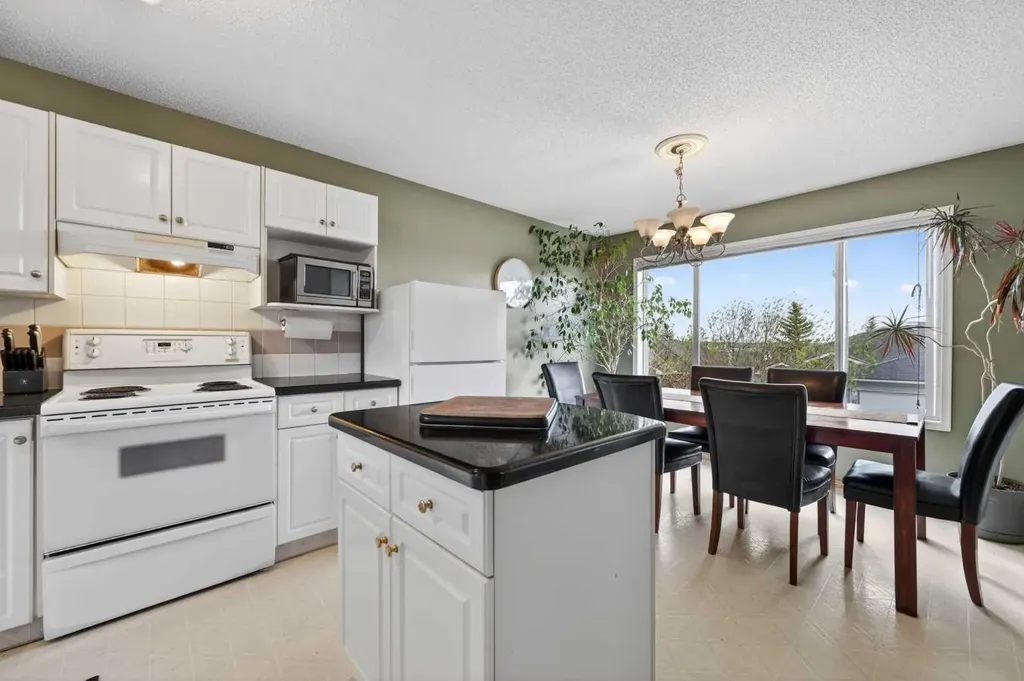 33 Harvest Oak Circle NE Calgary AB T3K 4S6
