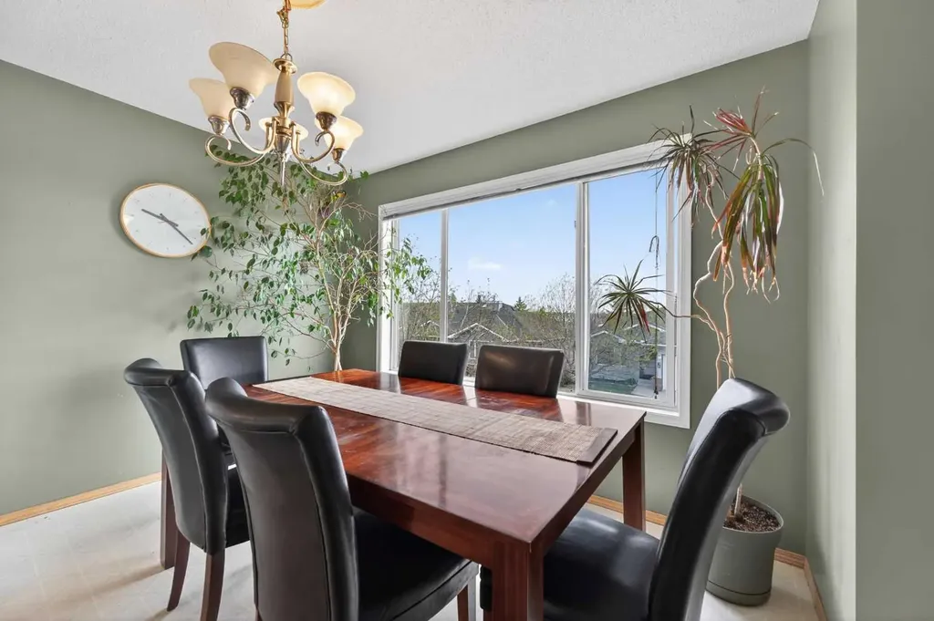 33 Harvest Oak Circle NE Calgary AB T3K 4S6
