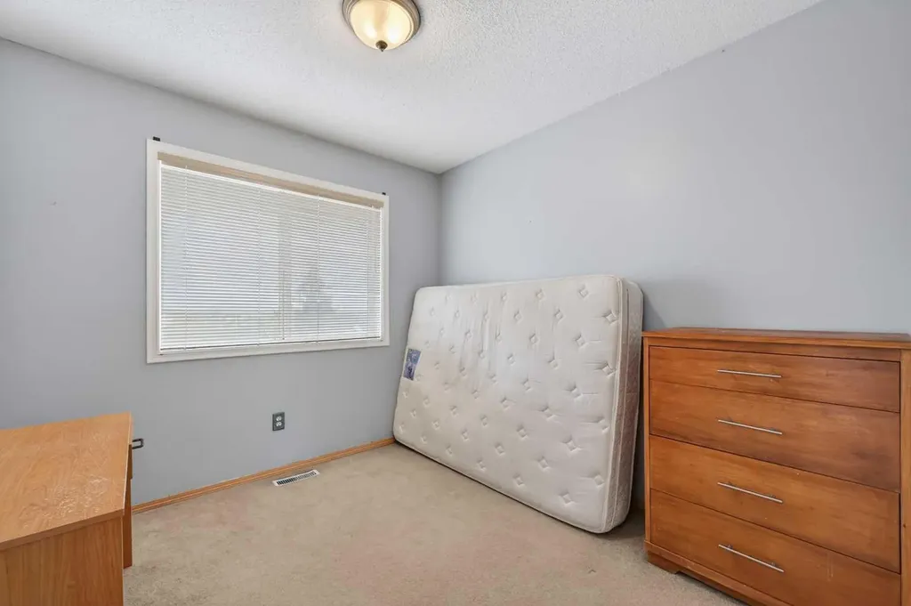 33 Harvest Oak Circle NE Calgary AB T3K 4S6
