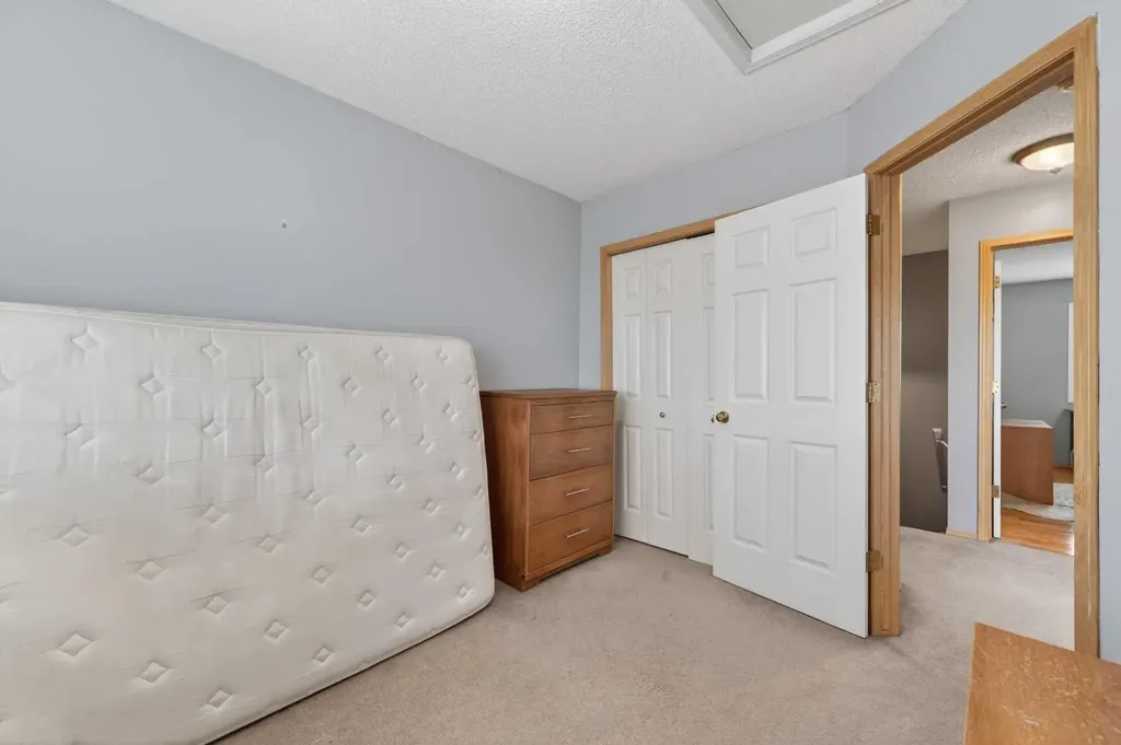 33 Harvest Oak Circle NE Calgary AB T3K 4S6