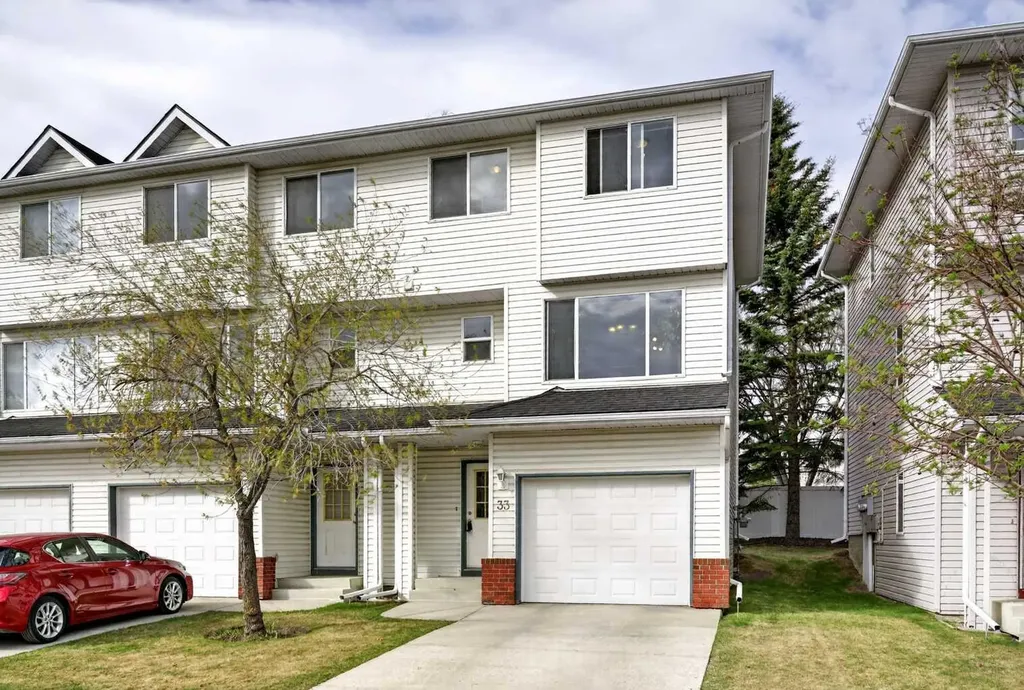 33 Harvest Oak Circle NE Calgary AB T3K 4S6