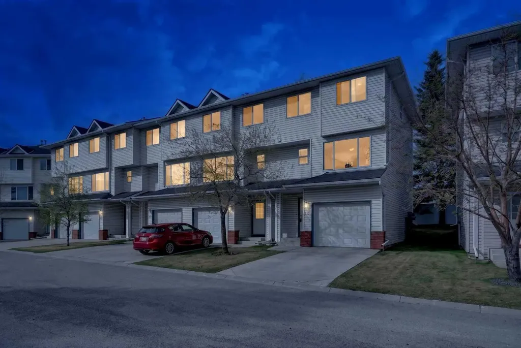 33 Harvest Oak Circle NE Calgary AB T3K 4S6