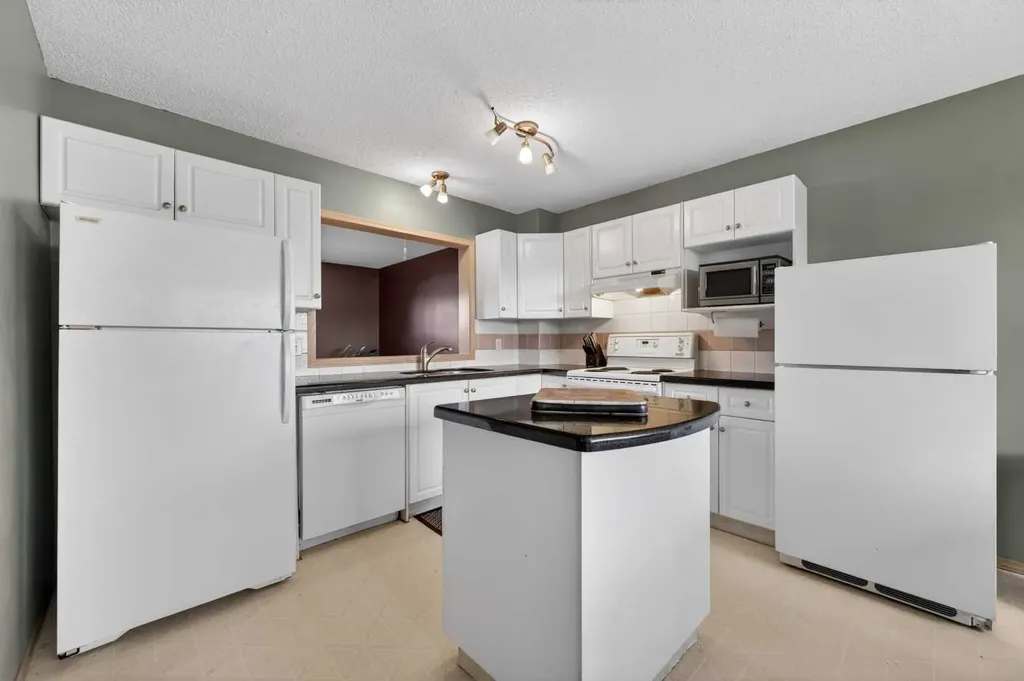 33 Harvest Oak Circle NE Calgary AB T3K 4S6