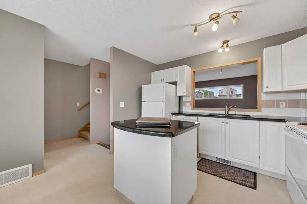 33 Harvest Oak Circle NE Calgary AB T3K 4S6