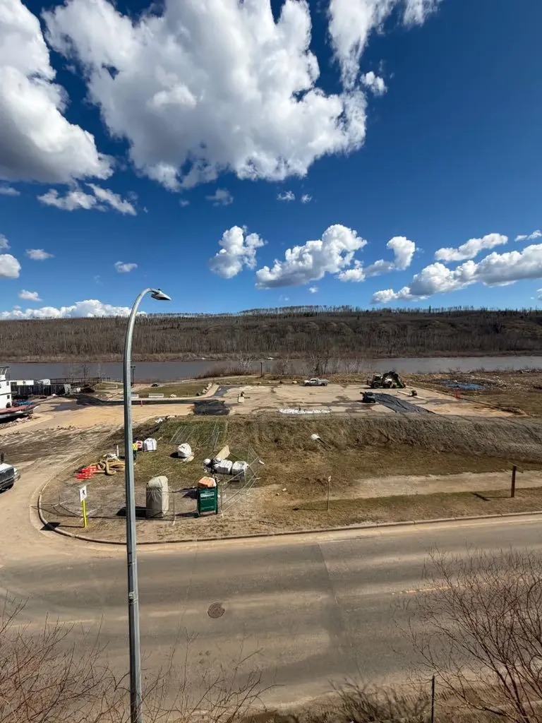 10217 Queen Street Fort Mcmurray AB T9H 5S5