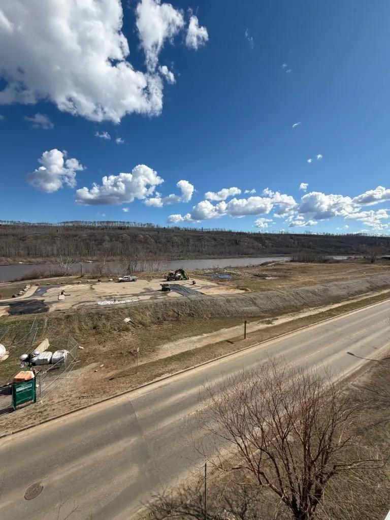 10217 Queen Street Fort Mcmurray AB T9H 5S5