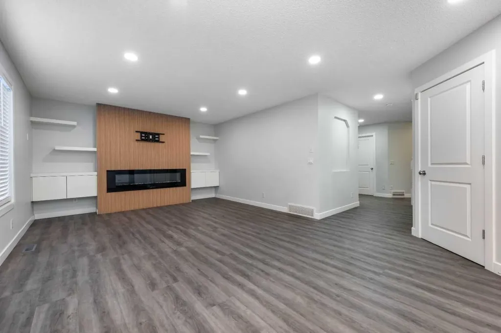 83 Cranleigh Common SE Calgary AB T3M 1G7