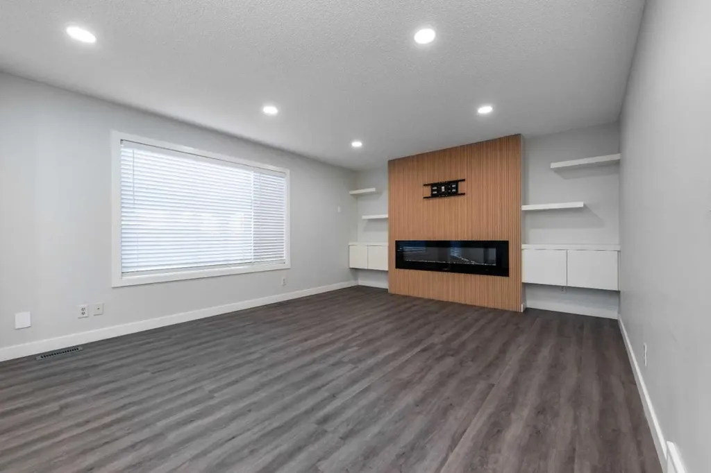 83 Cranleigh Common SE Calgary AB T3M 1G7