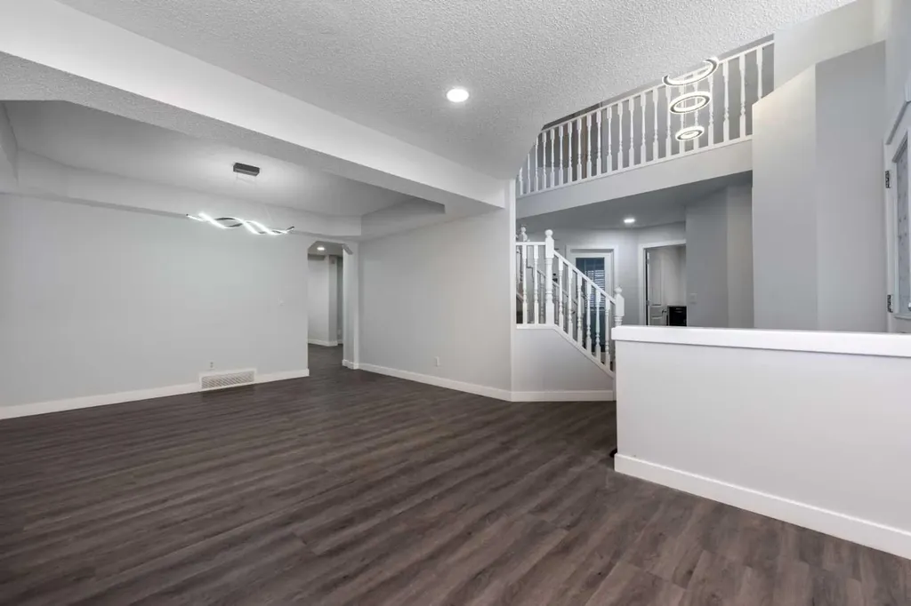 83 Cranleigh Common SE Calgary AB T3M 1G7