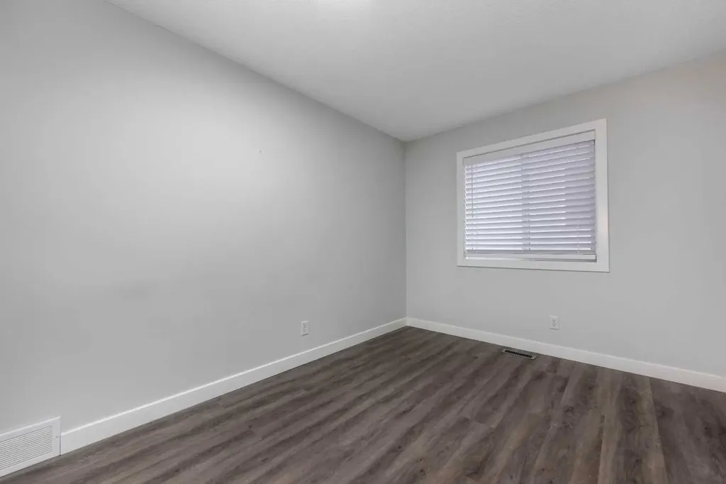 83 Cranleigh Common SE Calgary AB T3M 1G7
