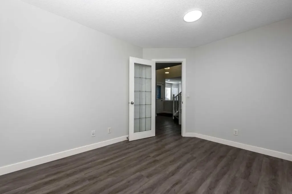 83 Cranleigh Common SE Calgary AB T3M 1G7