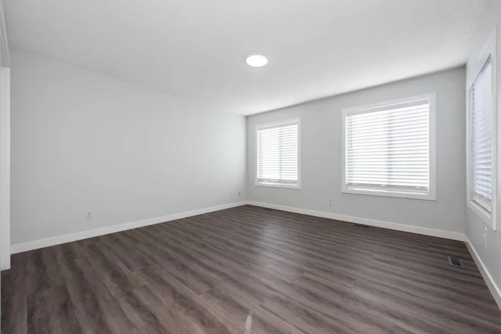 83 Cranleigh Common SE Calgary AB T3M 1G7