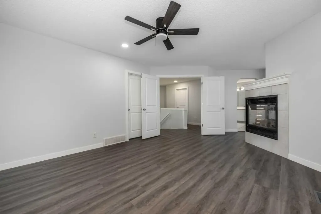83 Cranleigh Common SE Calgary AB T3M 1G7