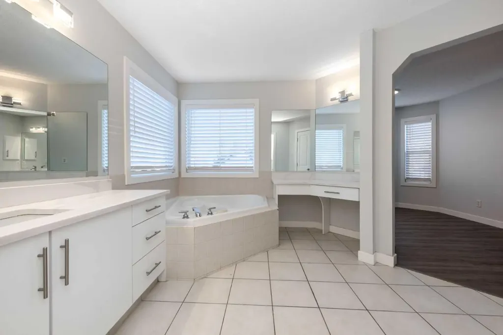 83 Cranleigh Common SE Calgary AB T3M 1G7