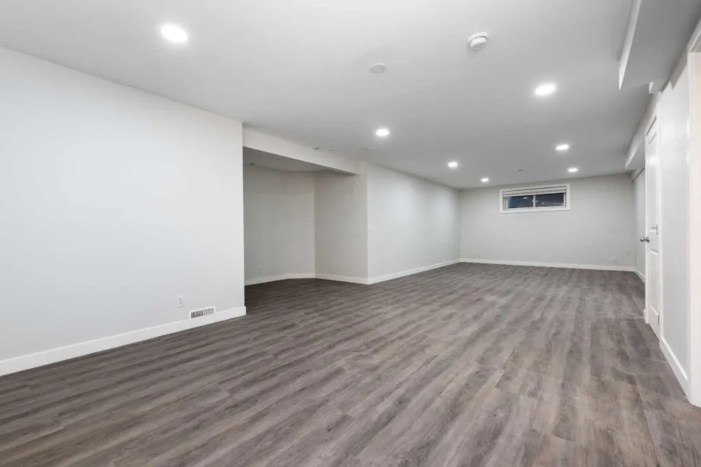 83 Cranleigh Common SE Calgary AB T3M 1G7