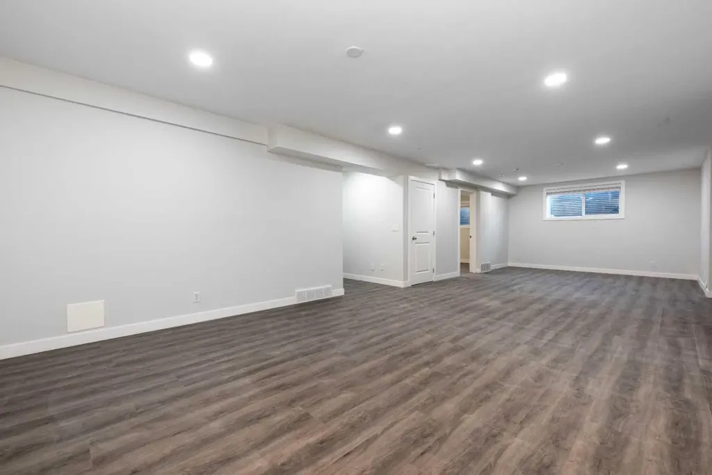 83 Cranleigh Common SE Calgary AB T3M 1G7