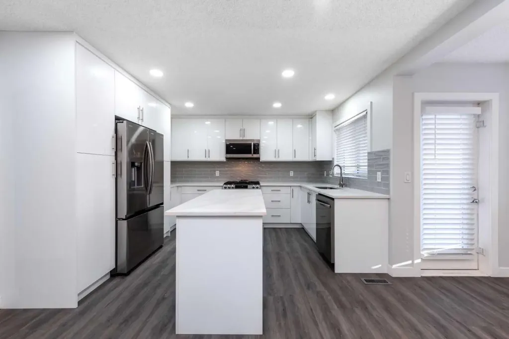 83 Cranleigh Common SE Calgary AB T3M 1G7