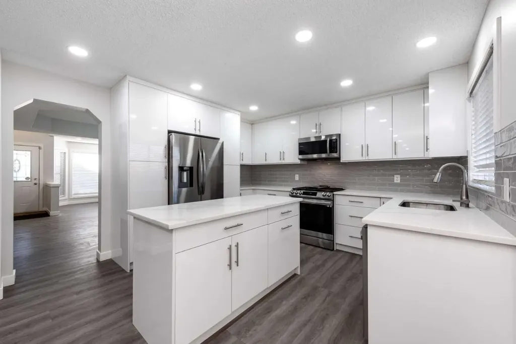 83 Cranleigh Common SE Calgary AB T3M 1G7