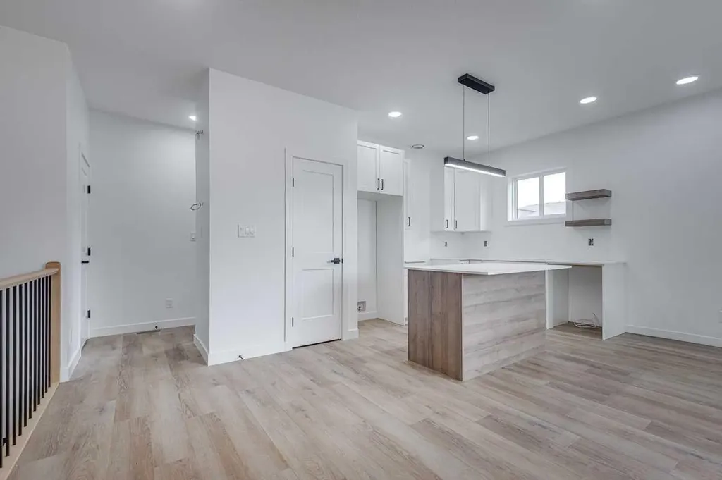 5537 51 Avenue Lacombe AB T4L 1K9