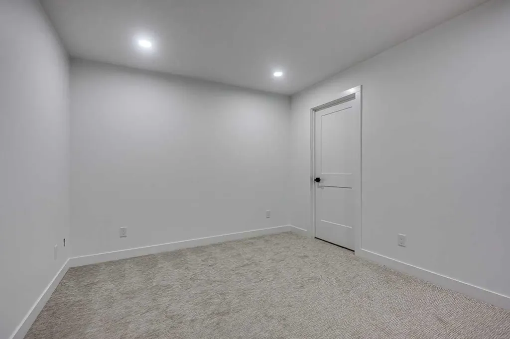 5537 51 Avenue Lacombe AB T4L 1K9