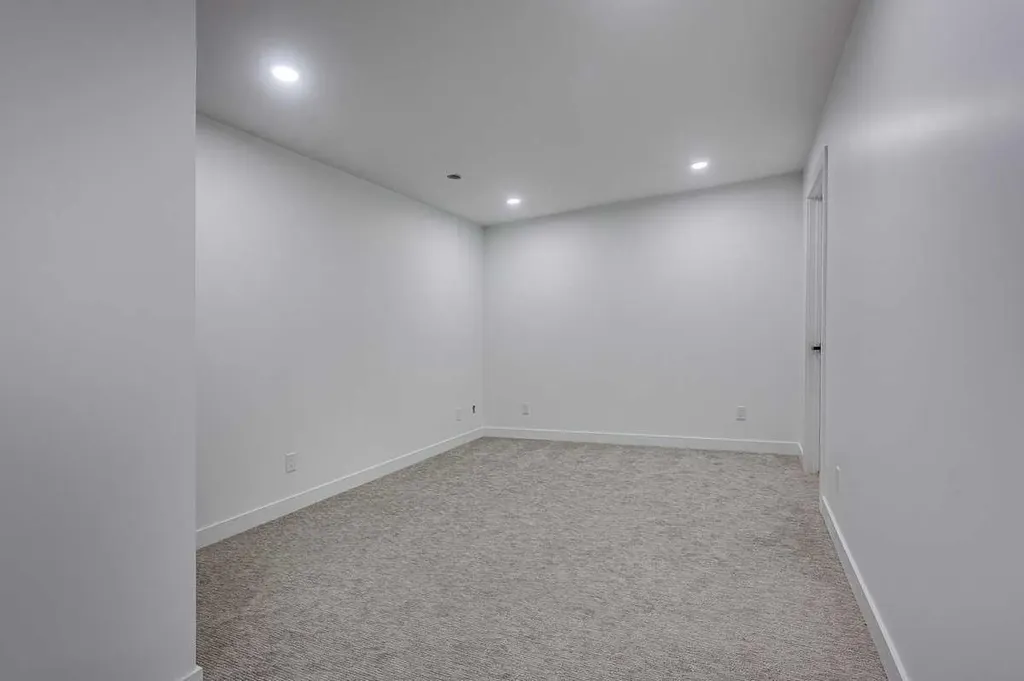 5537 51 Avenue Lacombe AB T4L 1K9