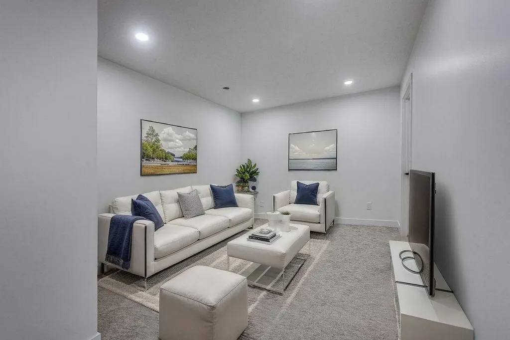 5537 51 Avenue Lacombe AB T4L 1K9