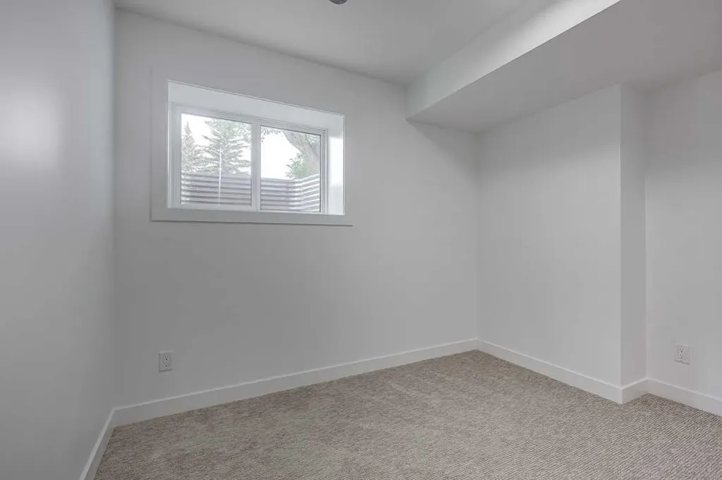 5537 51 Avenue Lacombe AB T4L 1K9