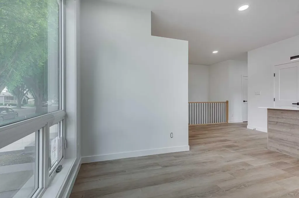 5537 51 Avenue Lacombe AB T4L 1K9