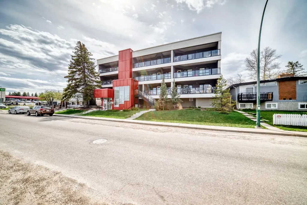 1629 38 Street SW Calgary AB T3C 1T8