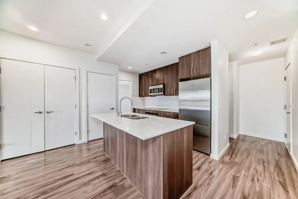 1629 38 Street SW Calgary AB T3C 1T8