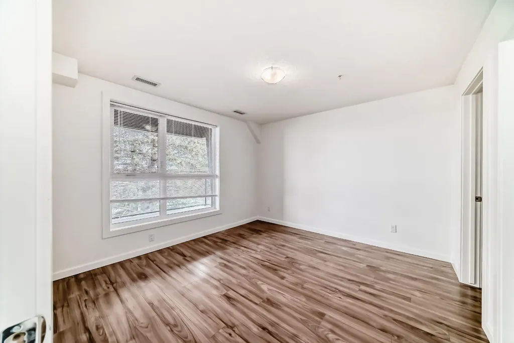 1629 38 Street SW Calgary AB T3C 1T8