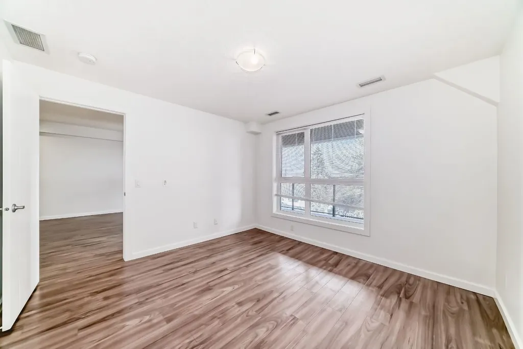 1629 38 Street SW Calgary AB T3C 1T8
