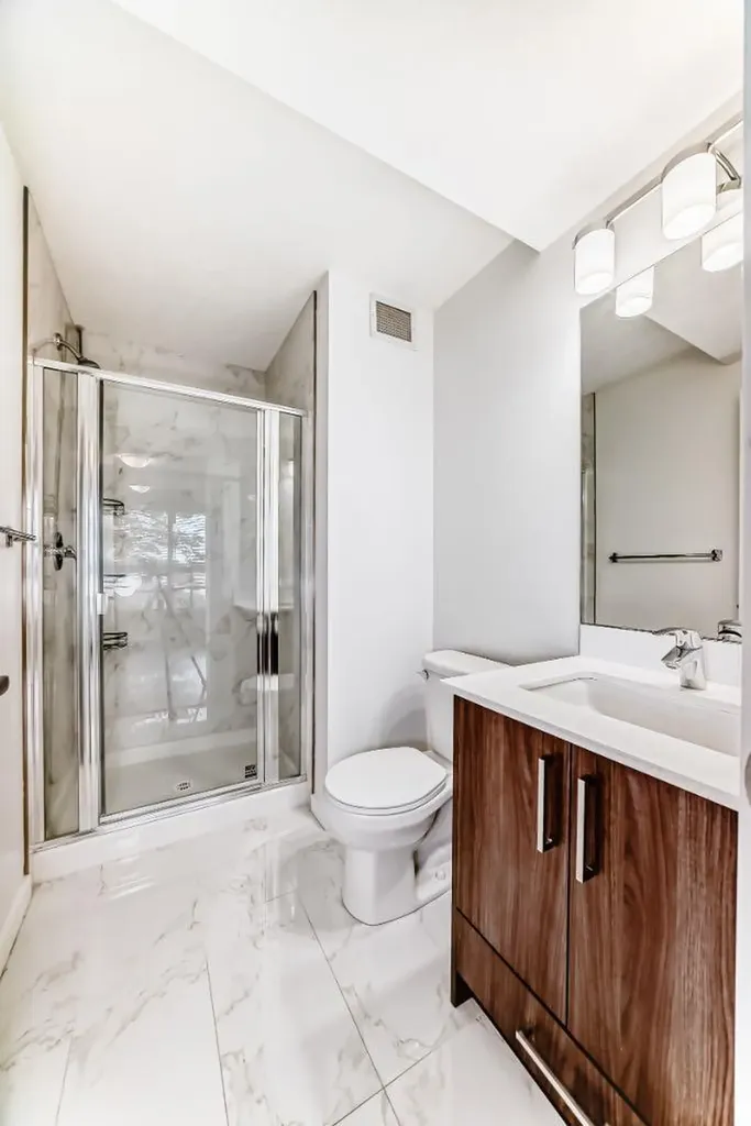 1629 38 Street SW Calgary AB T3C 1T8
