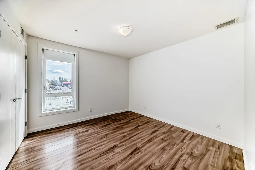 1629 38 Street SW Calgary AB T3C 1T8