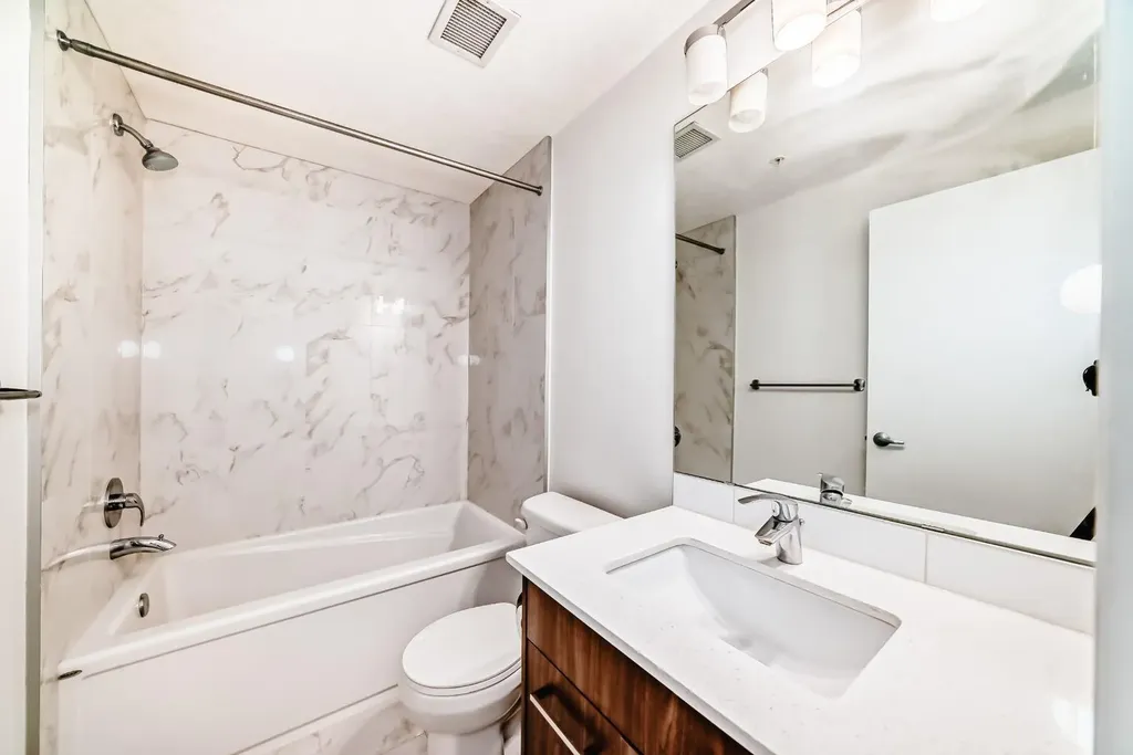 1629 38 Street SW Calgary AB T3C 1T8