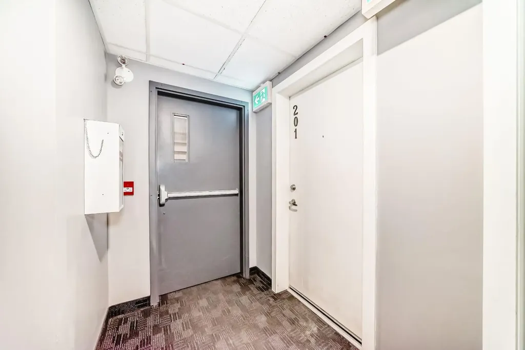 1629 38 Street SW Calgary AB T3C 1T8