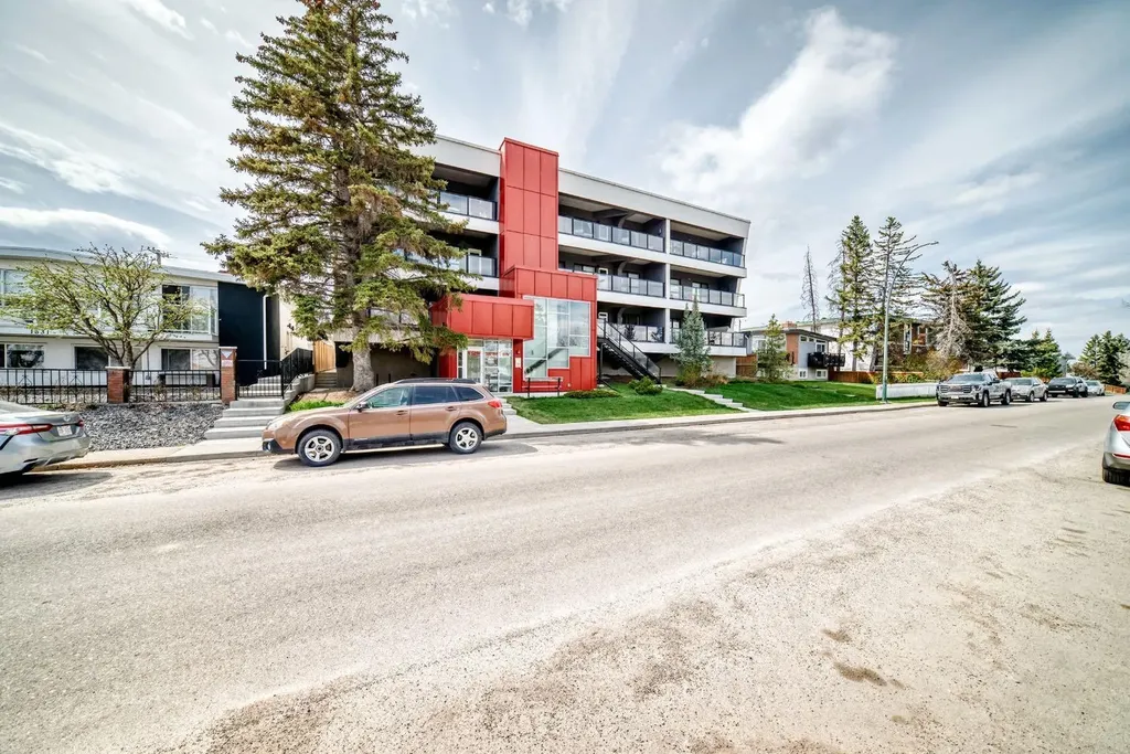 1629 38 Street SW Calgary AB T3C 1T8
