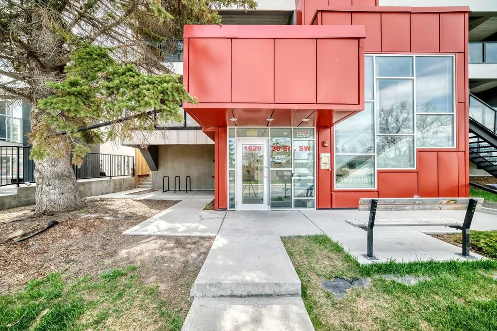 1629 38 Street SW Calgary AB T3C 1T8