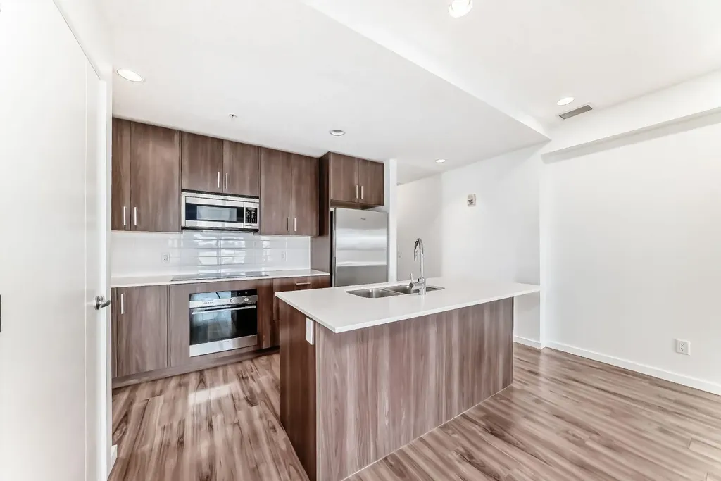 1629 38 Street SW Calgary AB T3C 1T8