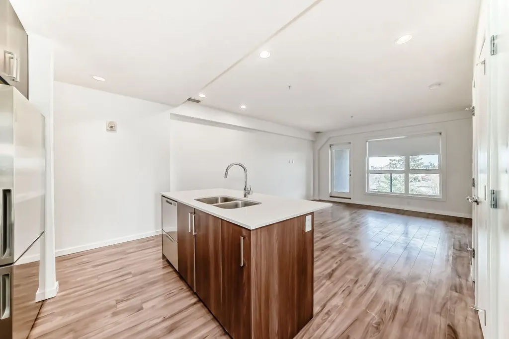 1629 38 Street SW Calgary AB T3C 1T8
