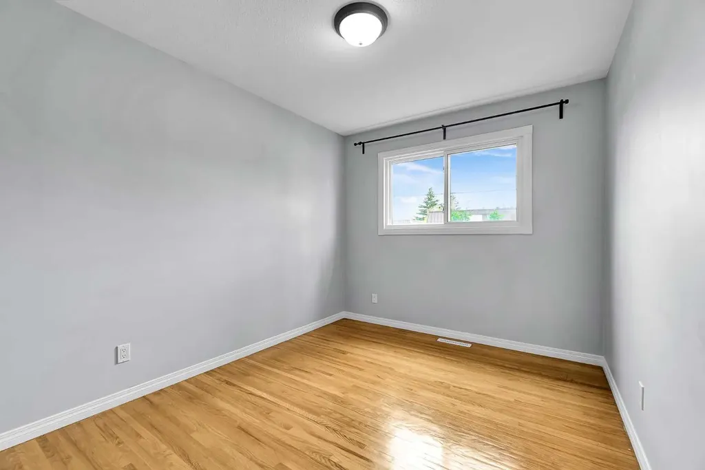 639 Kingsmere Crescent SW Calgary AB T2V 2H9