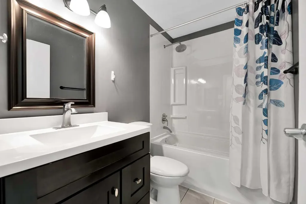 639 Kingsmere Crescent SW Calgary AB T2V 2H9