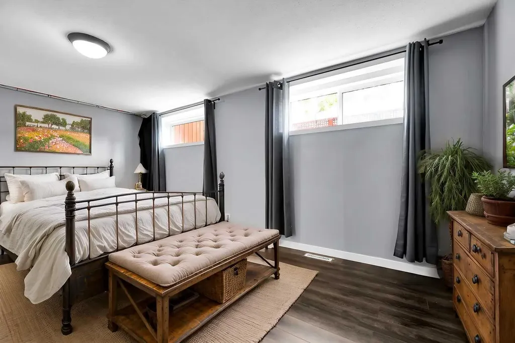 639 Kingsmere Crescent SW Calgary AB T2V 2H9