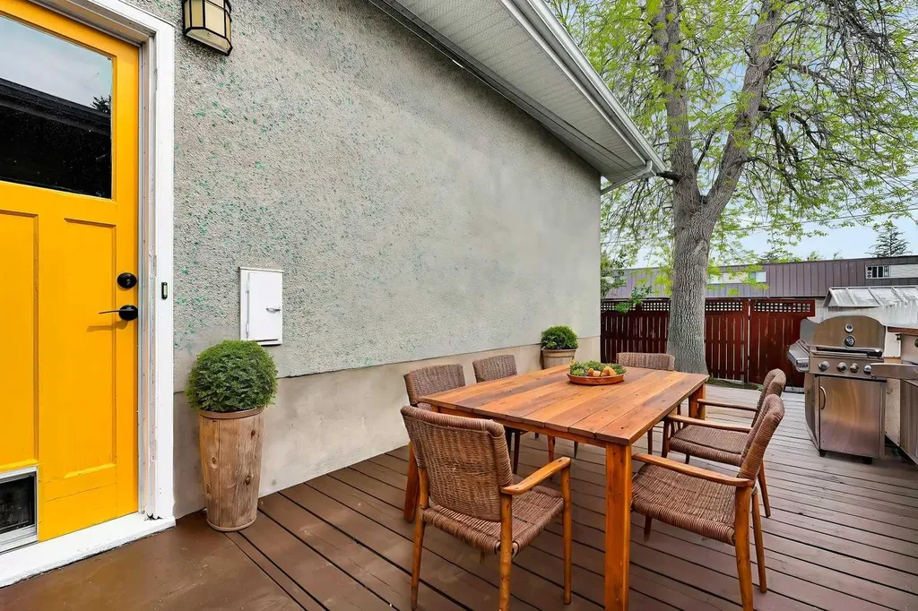639 Kingsmere Crescent SW Calgary AB T2V 2H9
