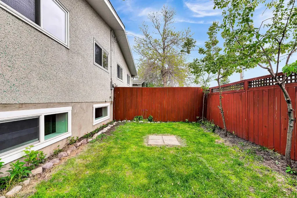 639 Kingsmere Crescent SW Calgary AB T2V 2H9